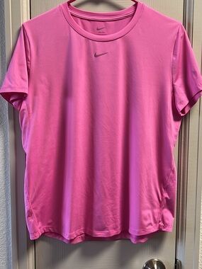 Nike | Classic Dri-FIT Women’s Short Sleeve Top | Pink | Medium